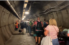 Kereta Eurotunnel Mogok, Penumpang Terdampar di Bawah Tanah Selama 5 Jam