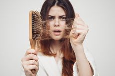 8 Kebiasaan yang Justru Memicu Kerusakan Rambut