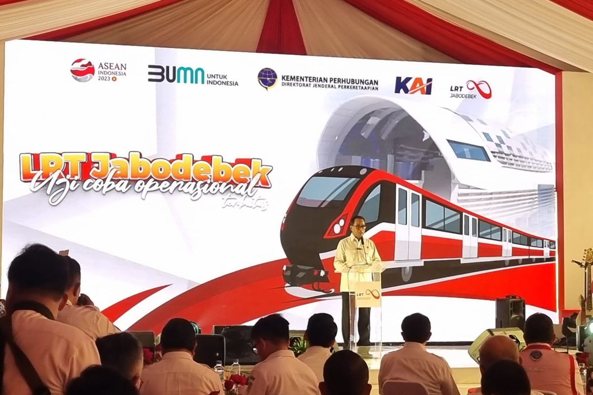 Menteri Perhubungan Budi Karya Sumadi saat membuka soft launching LRT Jabodebek si Stasiun Harjamukti, Depok, Rabu (12/7/2023).