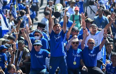 steak77 BERITA FOTO Konvoi Juara Persib, Bandung Lautan Biru