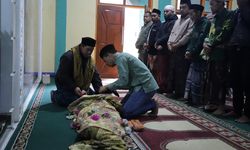 Berduka bersama Korban Gempa Kertasari, Kang DS Ikut Takziah Bocah Berusia 4 Tahun