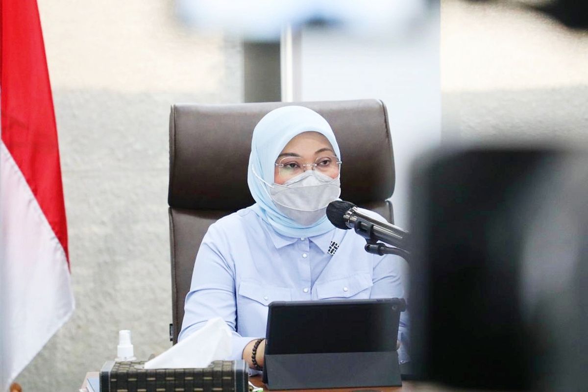 Menteri Ketenagakerjaan (Menaker) Ida Fauziyah saat melaporkan perkembangan Posko Tunjangan Hari Raya (THR) Keagamaan 2021 secara virtual di Jakarta pada Rabu (12/5/2021).