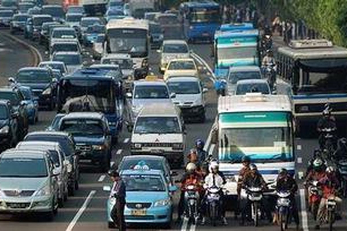Mau dibatasi pembelian kendaraan, kalau tidak didukung perluasan jalan,sama saja bohong