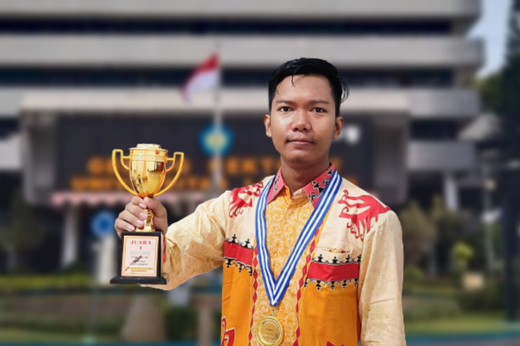 Salah satu mahasiswa Universitas Lampung (Unila) Arif Febriansyah berhasil meraih juara nasional dan internasional dari lomba poster.