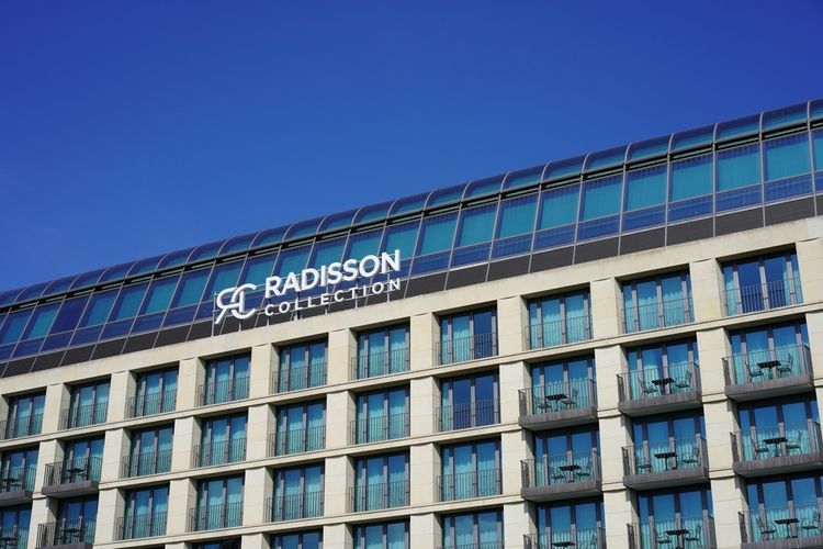 Radisson Collection Hotel lokasi AquaDom yang pecah pada Jumat (16/12/2022). 