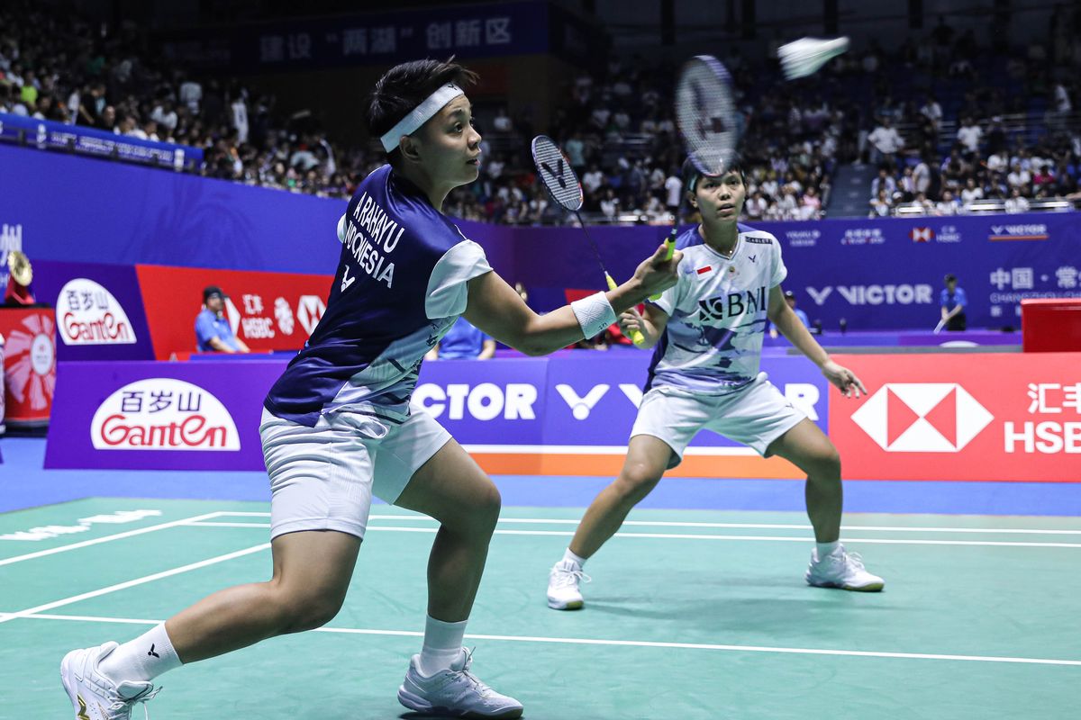Ganda putri Indonesia, Apriyani Rahayu/Siti Fadia Silva Ramadhanti, saat bertanding pada babak 16 besar China Open 2023 di Olympic Sports Center Gymnasium, Changzhou, China, Kamis (7/9/2023). 