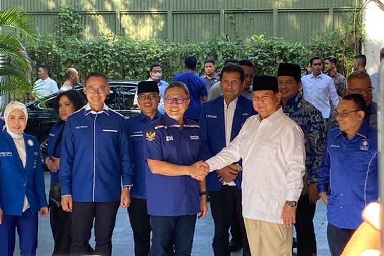 Ketua Umum PAN Zulkifli Hasan bertemu dengan Ketua Umum Partai Gerindra Prabowo Subianto di Jalan Kertanegara, Jakarta Selatan, Sabtu (8/4/2023). 