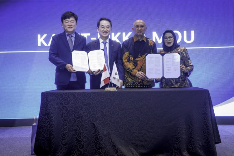 Penandatanganan antara Perkumpulan Industri Kecil Menengah Komponen Otomotif Indonesia (PIKKO) dan pemerintah Korea Selatan yang diwakili Provinsi Busan atau Busan Economic Promotion Agency (BEPA) untuk pengembangan EV, Selasa (10/10/2023)