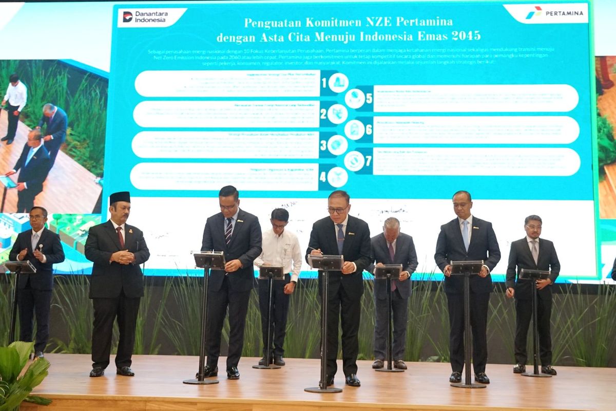 Agenda penandatanganan dokumen Penguatan Komitmen NZE Pertamina dengan Asta Cita Menuju Indonesia Emas 2045 bersama seluruh Subholding Pertamina pada Senin, (11/8/2025). 
