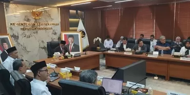 Kemenhaj Minta Travel Umrah Hindari Transit Malaysia dan Singapura, Ini Alasannya