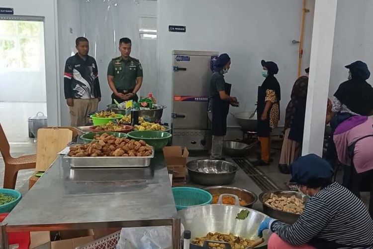Intip Kesibukan Petugas Dapur Umum Tasikmalaya Siapkan Makan Bergizi Gratis
