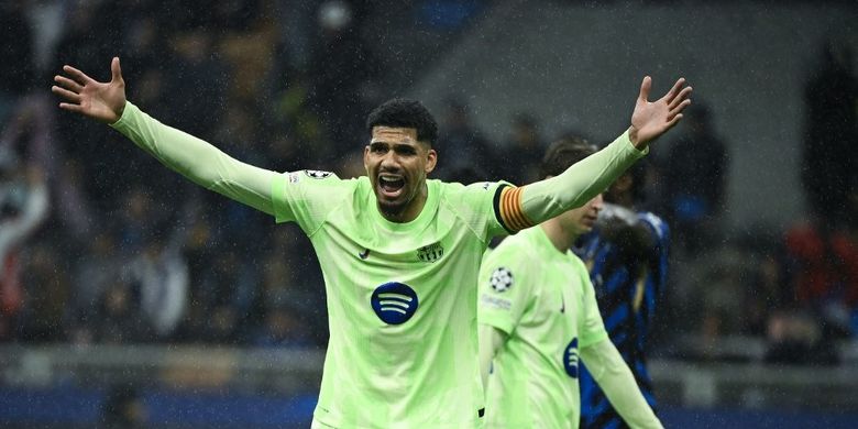 Bek Barcelona, Ronald Araujo saat memperkuat kubu Liga Spanyol tersebut di Lgia Champions 2024-2025.