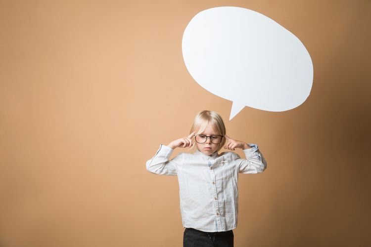 ilustrasi suara di kepala saat membaca dalam hati