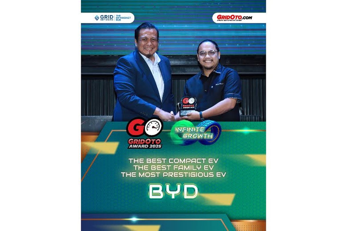 BYD meraih ?The Best Compact EV?, ?The Best Family EV?, dan ?The Most Prestigious EV? di ajang OTOMOTIF Award 2025 