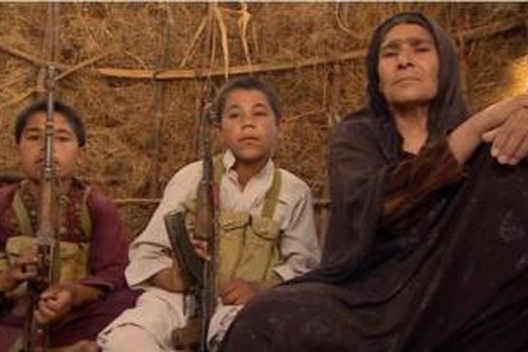 Ferozah dibantu kedua cucunya yang masih berusia remaja tak menghentikan perjuangan mereka melawan kelompok Taliban setelah pasukan Barat ditarik mundur dari Afganistan.