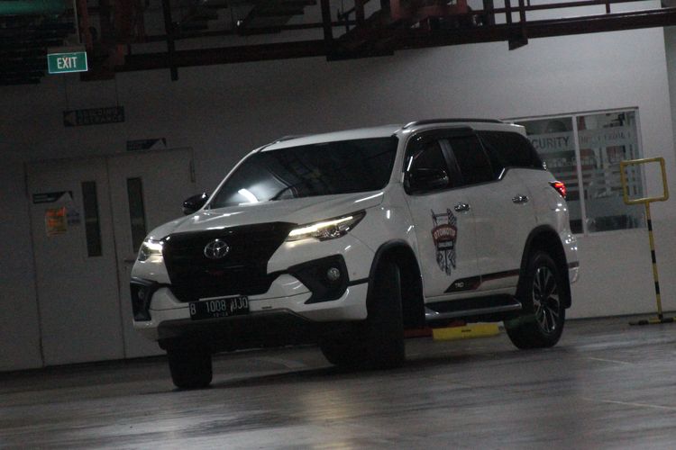 Pengujian emisi dan performa Toyota Fortuner 2.4 VRZ Diesel Jakarta-Yogyakarta dalam acara Kompas Otomotif Challenge (KOC) 2021.