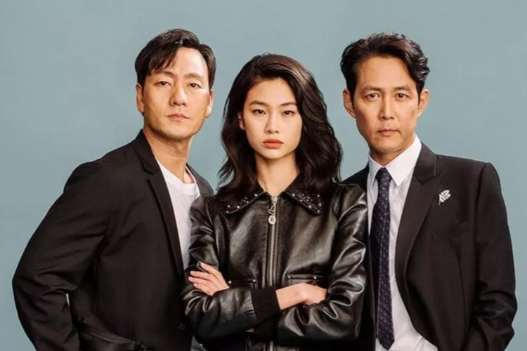 Tiga pemeran utama drama Squid Game, Lee Jung Jae, Jung Ho Yeon, dan Park Hae Soo bakal menjadi presenter acara Critics Choice Awards 2022.