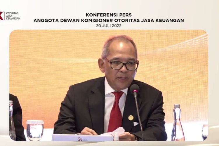 Kepala Eksekutf Pengawas IKNB OJK Ogi Prastomiyono saat konferensi pers, Rabu (20/7/2022) malam.