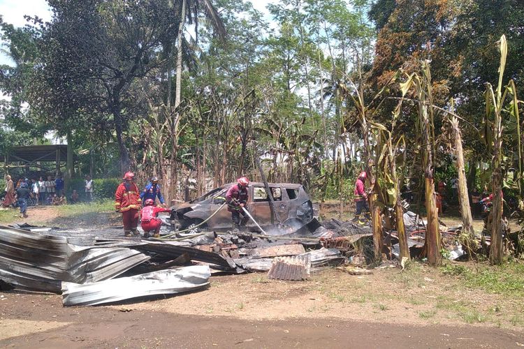 Gudang rongsokan plastik yang berada di Jalan Gambas, Kelurahan Bumiayu, Kota Malang milik Muharal terbakar pada Rabu (21/12/2022).