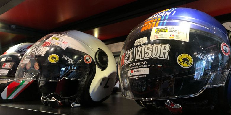 Dear Ladies Begini Cara Memilih Helm Yang Nyaman Untuk Berkendara
