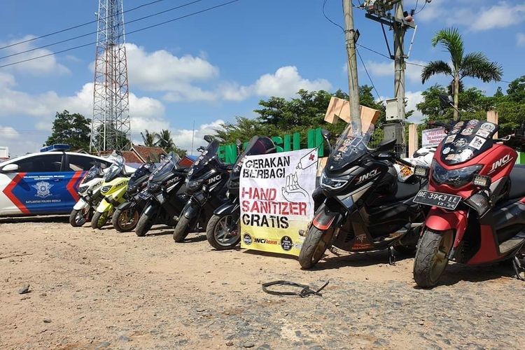Komunitas motor Yamaha Nmax Club Indonesia (YNCI) bagikan puluhan ribu hand sanitizer dari Aceh sampai Papua
