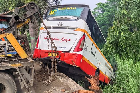 Kesaksian Sopir Saat Bus Harapan Jaya Bertabrakan dengan Innova di Kediri: Sudah Saya Klakson-klakson