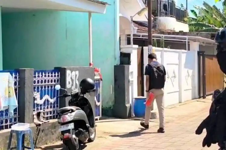 KPK Geledah Rumah Diduga Jadi Kantor Perusahaan di Lombok Barat, Tetangga Tak Tahu Penghuninya