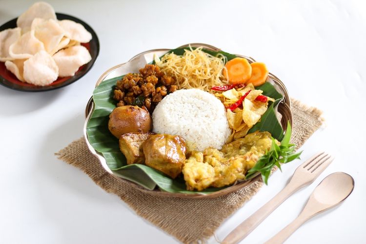 Cara Membuat Nasi Uduk Komplet untuk Sarapan