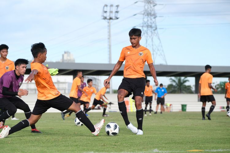 Timnas U16 Indonesia menggelar pemusatan latihan (TC) di Stadion Madya, Senayan, Jakarta dari tanggal 15 hingga 25 April 2022. 
