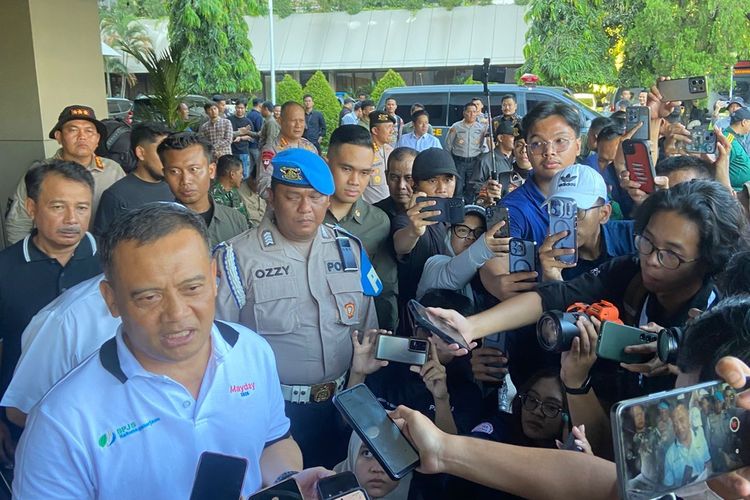 Digeruduk Ribuan Buruh di kantornya, Gubernur Ahmad Luthfi Temui Massa Aksi