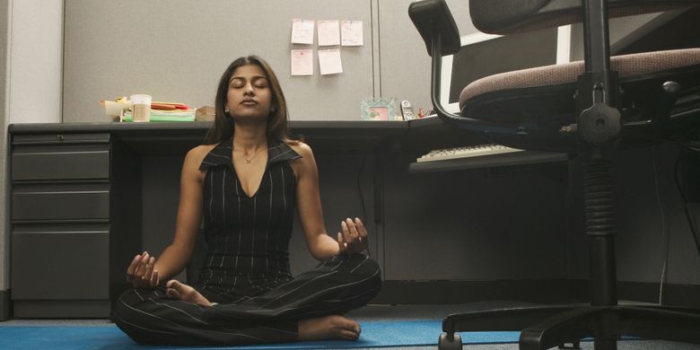 Ilustrasi meditasi di kantor