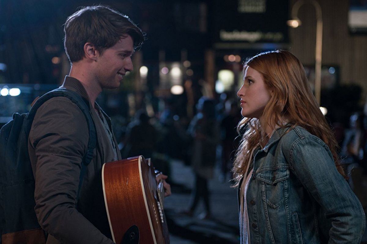 Patrick Schwarzenegger dan Bella Thorne membintangi film Midnight Sun.