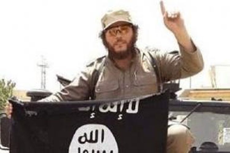 Militan asal Australia, Khaled Sharrouf, dengan bendera ISIS