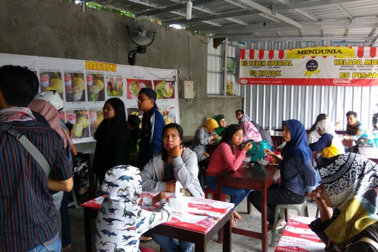 Depot Es Mendunia Yogyakarta di Jalan Selokan Mataram.