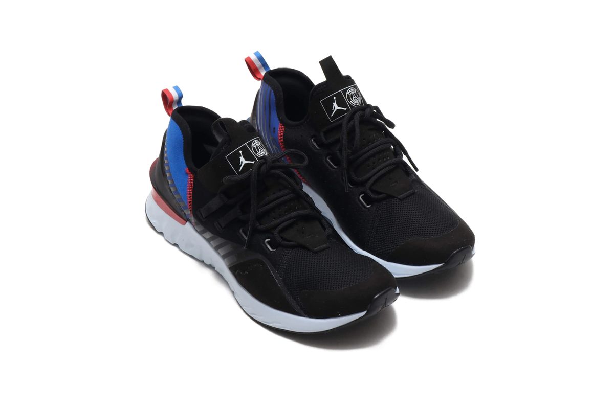 Aerospace 720 Black/Reflect Silver/University Red