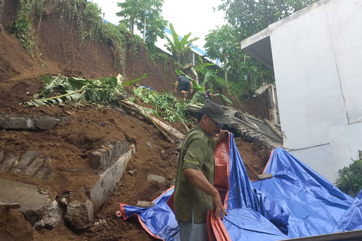 5 Rumah Tertimpa Longsor di Malang, Warga: Saya Kira Ada Tabrakan