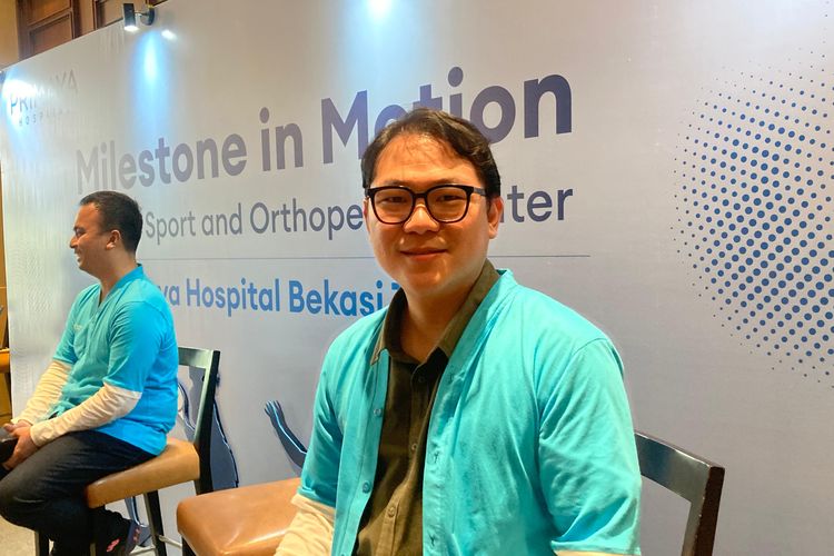 Dokter konsultan ortopedi dan traumatologi, sekaligus konsultan kaki dan pergelangan kaki, di Primaya Hospital Bekasi Timur, dr. Alfa Januar Krista, Sp.OT, M.Kes, FICS, AIFO-K, saat ditemui di Jakarta, Kamis (2/4/2026).