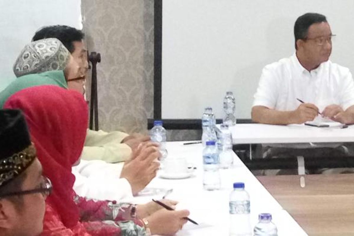 Calon gubernur DKI Jakarta, Anies Baswedan saat bertemu dengan Forum Komunitas Guru Swasta DKI Jakarta di kawasan Jakarta Barat, Jumat (3/3/2017).