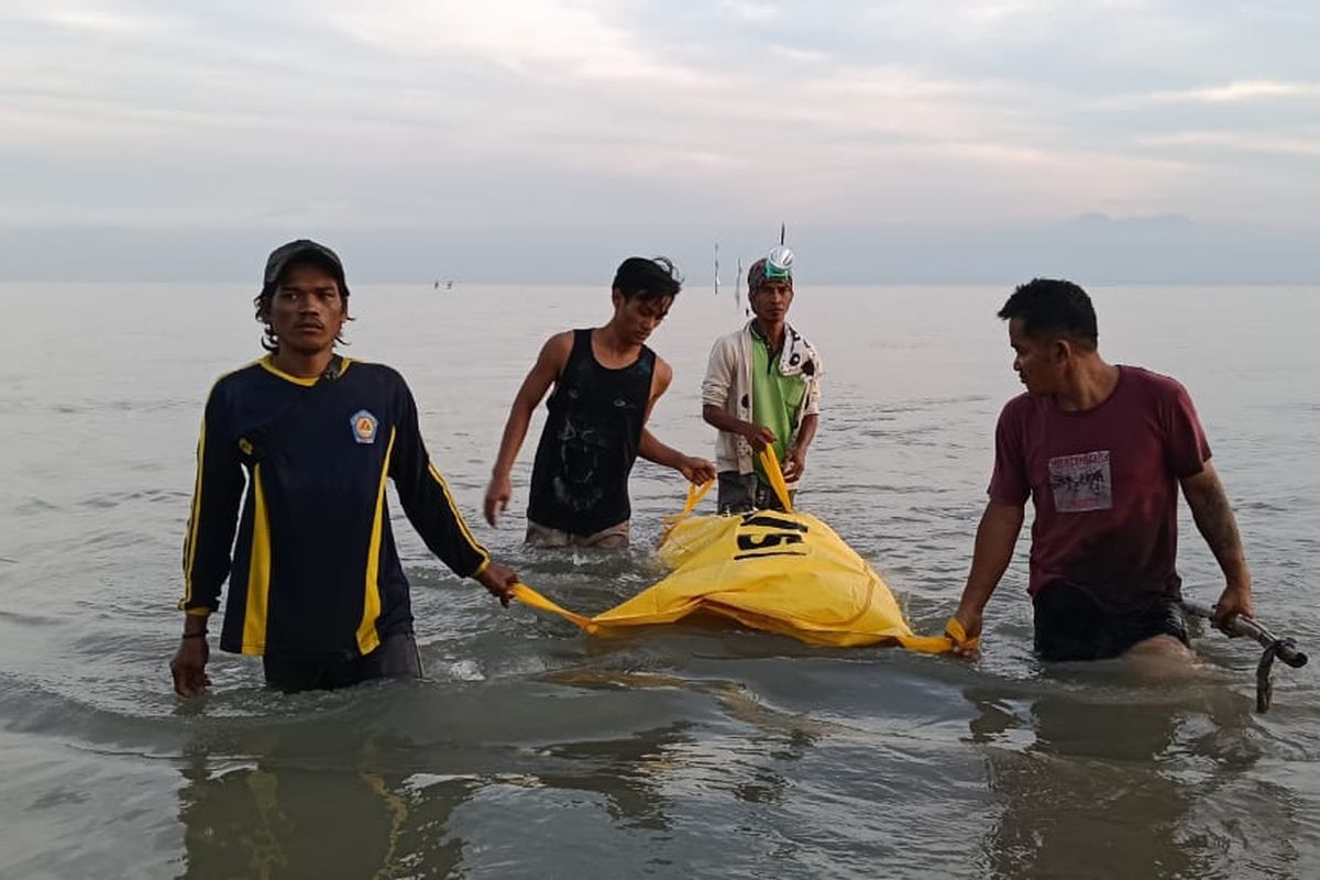 Mayat mr x diguring nelayan ke tepian.