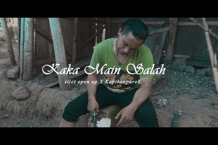 Lagu yang sedang hits di aplikasi TikTok berjudul Kaka Main Salah.