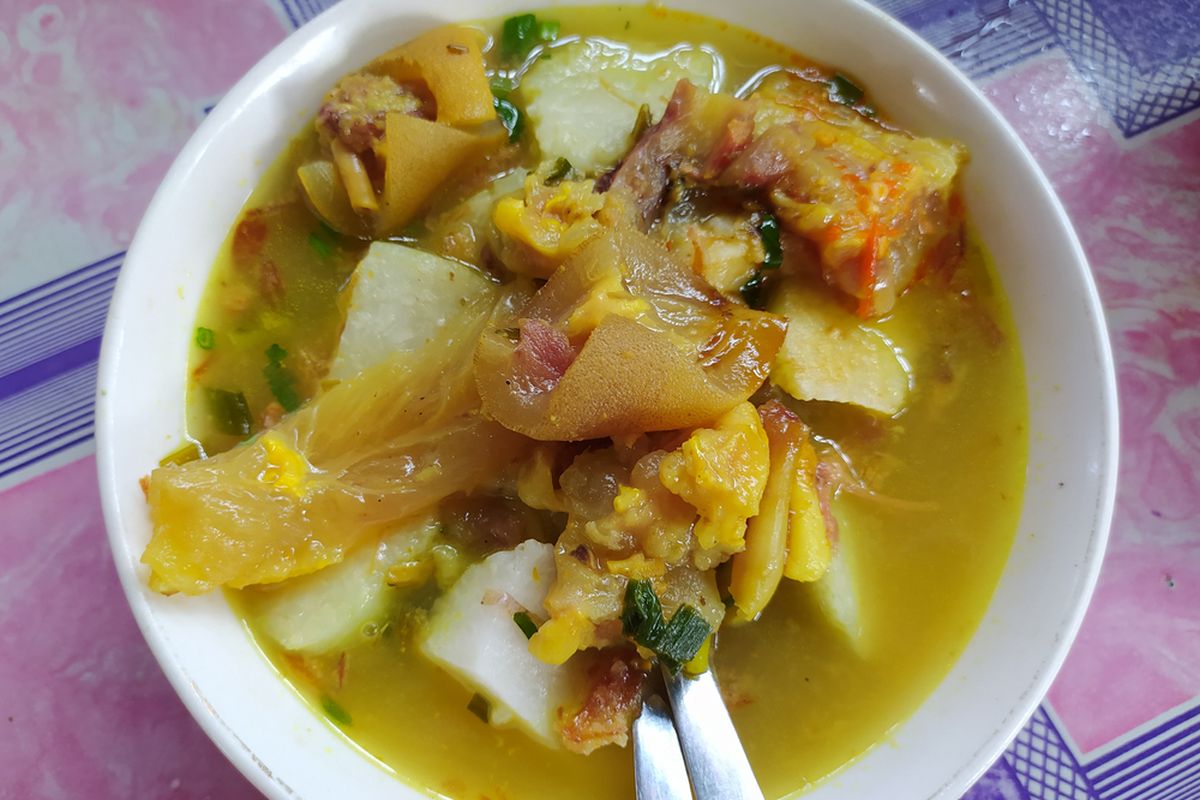 Ilustrasi sop kikil (kaki sapi). 