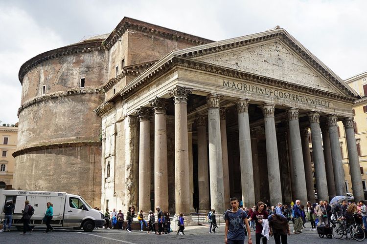 Pantheon salah satu bangunan Romawi Kuno yang masih berdiri kokoh hingga saat ini.