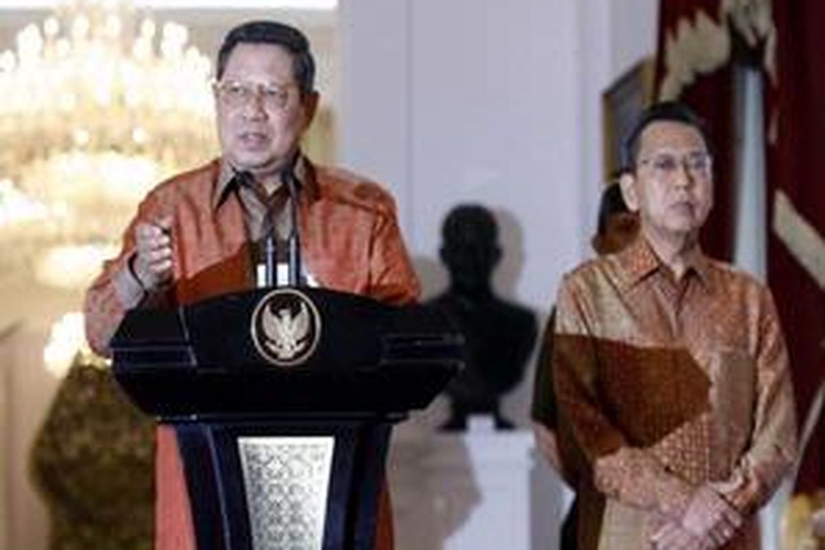 Presiden Susilo Bambang Yudhoyono didampingi Wakil Presiden Boediono mengumumkan susunan Kabinet Indonesia Bersatu II di Istana Negara, Jakarta Pusat, Rabu (21/10/2009).