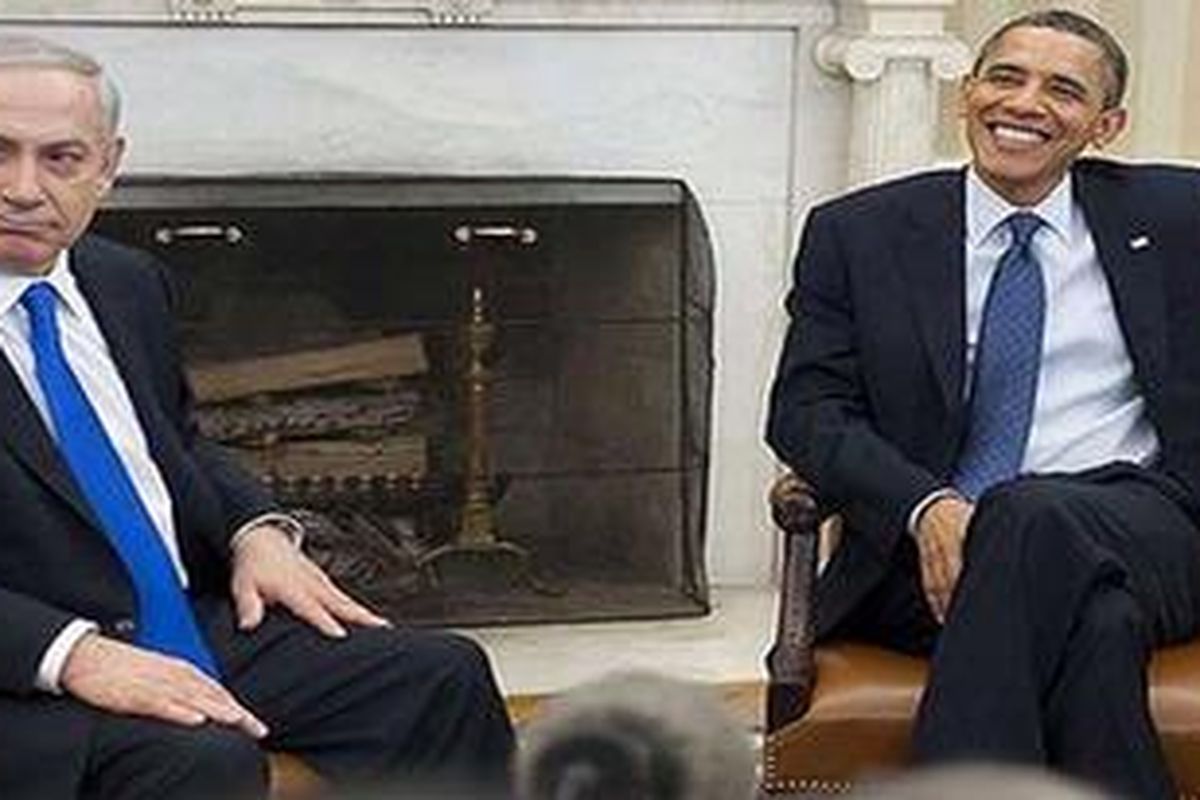 Presiden AS, Barack Obama, (kanan) setelah mengadakan pembicaraan dengan Perdana Menteri Israel Benjamin Netanyahu di Gedung Putih, Senin (5/3/2012)