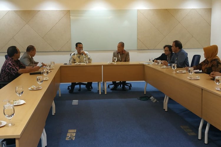 Ketua MPR RI Bambang Soesatyo berkunjung ke Menara Kompas, Jalan Palmerah Selatan, Jakarta, Kamis (12/12/2019). Dia didampingi CEO Grup Kompas Gramedia Liliek Oetama.