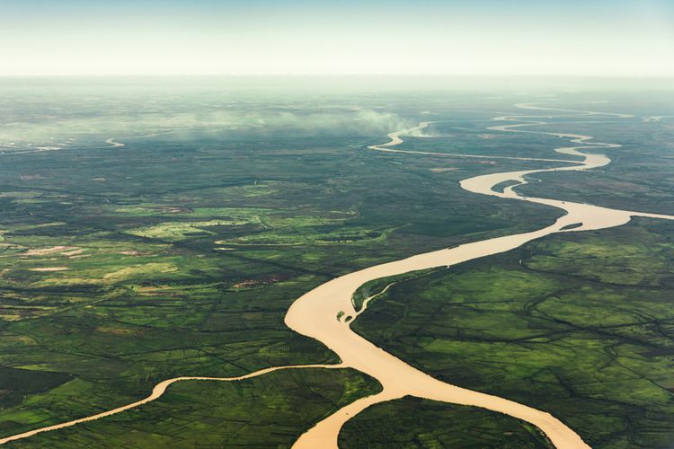 Sungai Amazon adalah salah satu sungai terbesar di dunia.