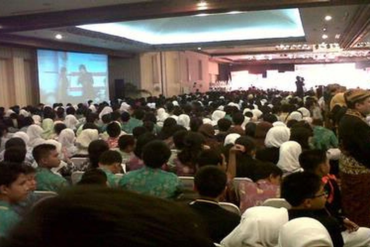 Sedikitnya 1.304 siswa SMP RSBI seluruh Indonesia, Selasa (14/2/2012), mengikuti Olimpiade Sains Nasional ke-3 di Solo.