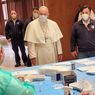 Paus Fransiskus Sidak ke Pusat Vaksinasi bagi Gelandangan di Vatikan