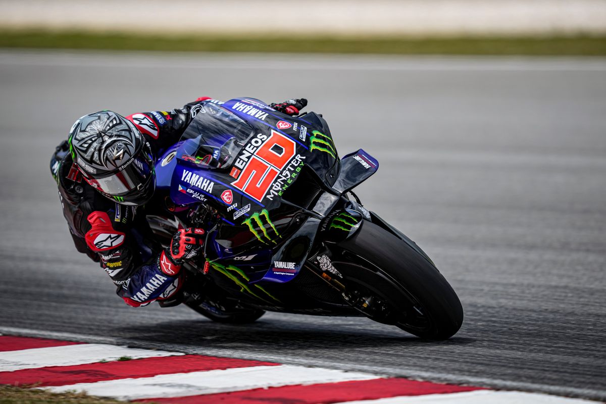 Pembalap Monster Energy Yamaha Fabio Quartararo di tes pramusim Sirkuit Sepang, Malaysia, 2022.
