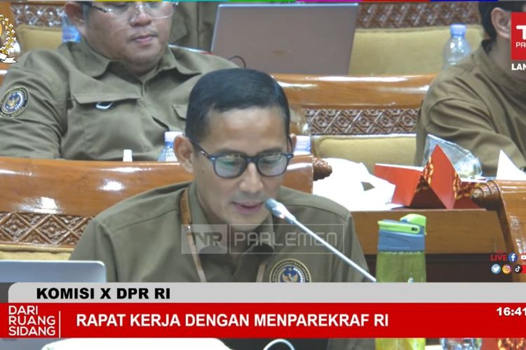 Menteri Pariwisata dan Ekonomi Kreatif (Menparekraf) Sandiaga Uno dalam rapat kerja Kementerian Pariwisata dan Ekonomi Kreatif (Kemenparekraf) bersama dengan Komisi X DPR RI yang dipantau secara virtual, Rabu (25/1/2023). 